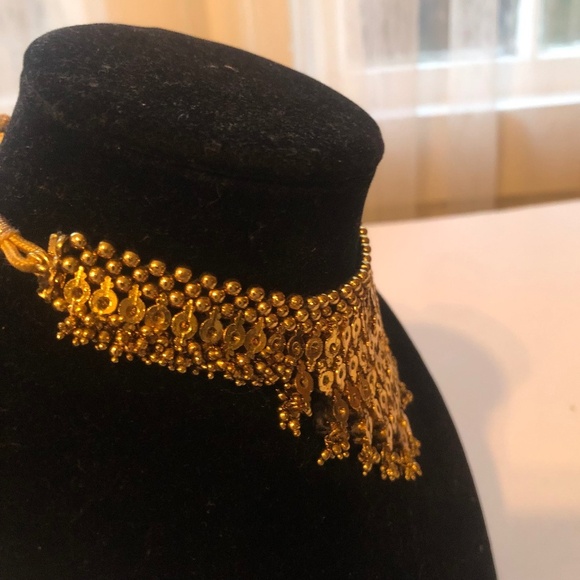 Vintage gold heavy metal mesh choker/ bib necklace with tie-ups- preloved - Picture 7 of 9